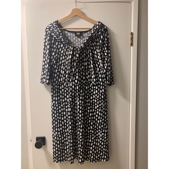 Lori Michael’s Dress - Picture 1 of 3